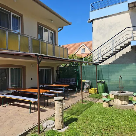 Ada 2 Apartmanhaz Lägenhet Hajdúszoboszló