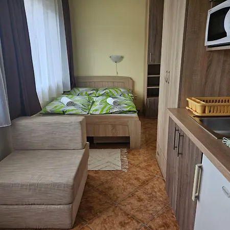 Ada 2 Apartmanhaz Lägenhet Hajdúszoboszló